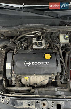 Хэтчбек Opel Astra 2008 в 