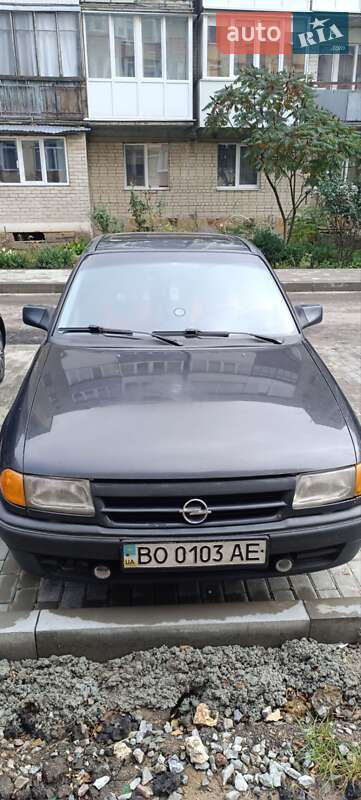 Хетчбек Opel Astra 1993 в  фото Хетчбек Opel Astra 1993 в