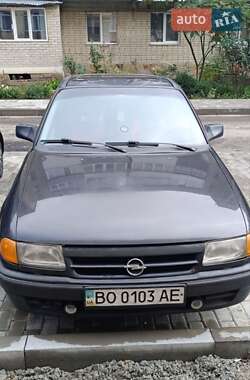 Хетчбек Opel Astra 1993 в  Хетчбек Opel Astra 1993 в