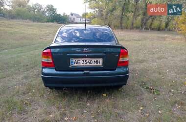 Седан Opel Astra 2005 в Царичанке