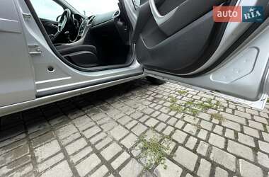 Универсал Opel Astra 2011 в 