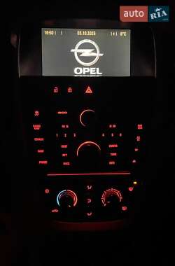 Универсал Opel Astra 2011 в 
