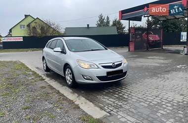 Универсал Opel Astra 2011 в Львове