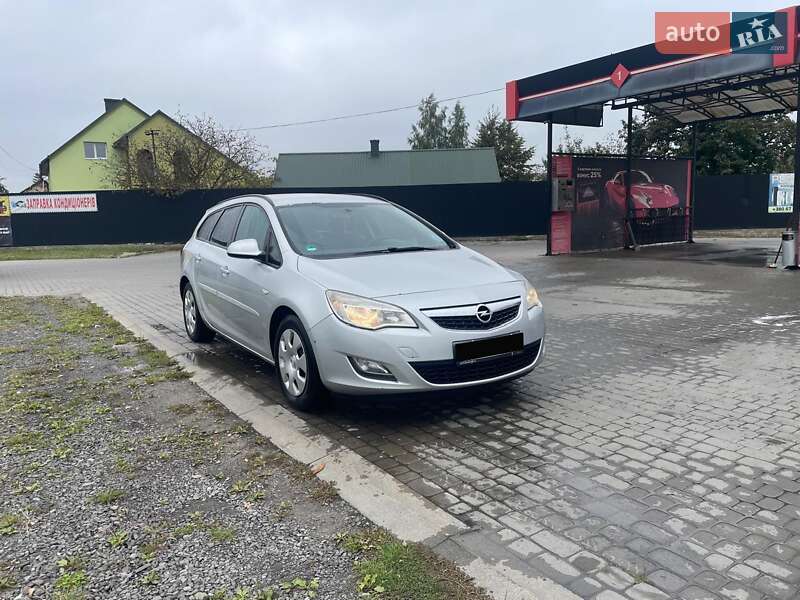 Opel Astra 2011