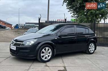 Хэтчбек Opel Astra 2005 в 
