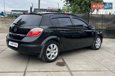 Хэтчбек Opel Astra 2005 в 