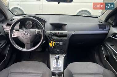 Хэтчбек Opel Astra 2005 в 