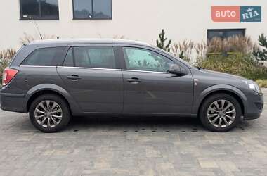 Универсал Opel Astra 2011 в 