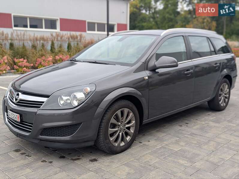 Универсал Opel Astra 2011 в Луцке