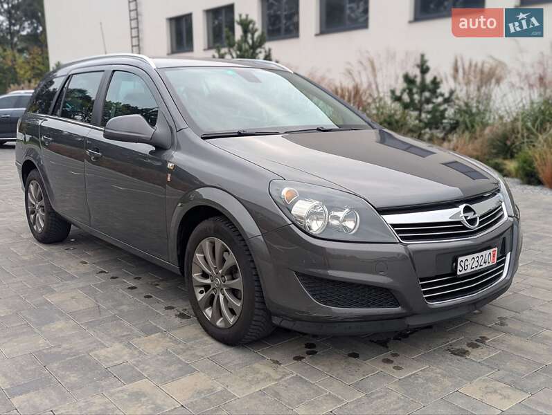 Универсал Opel Astra 2011 в Луцке
