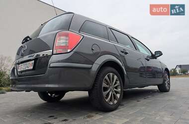 Универсал Opel Astra 2011 в 