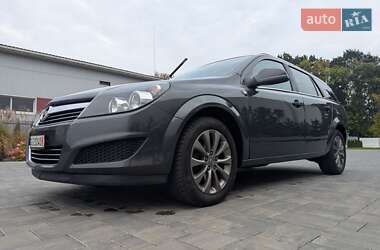 Универсал Opel Astra 2011 в 
