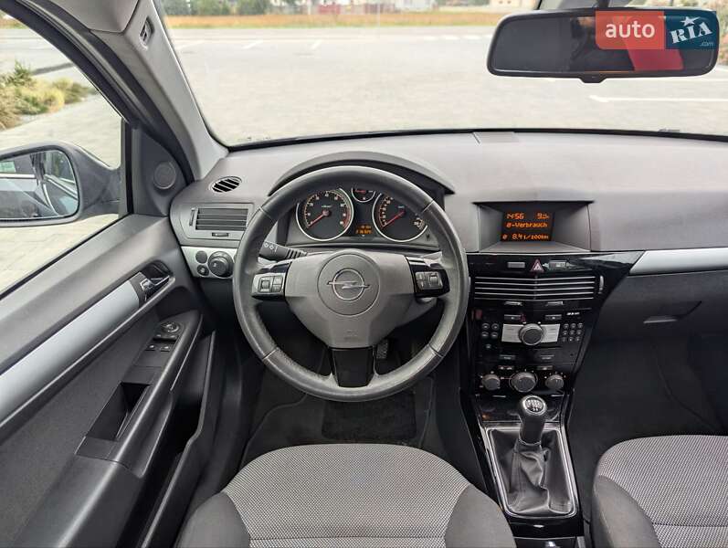 Универсал Opel Astra 2011 в Луцке