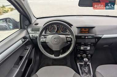 Универсал Opel Astra 2011 в 