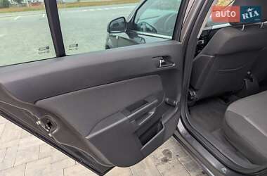 Универсал Opel Astra 2011 в 