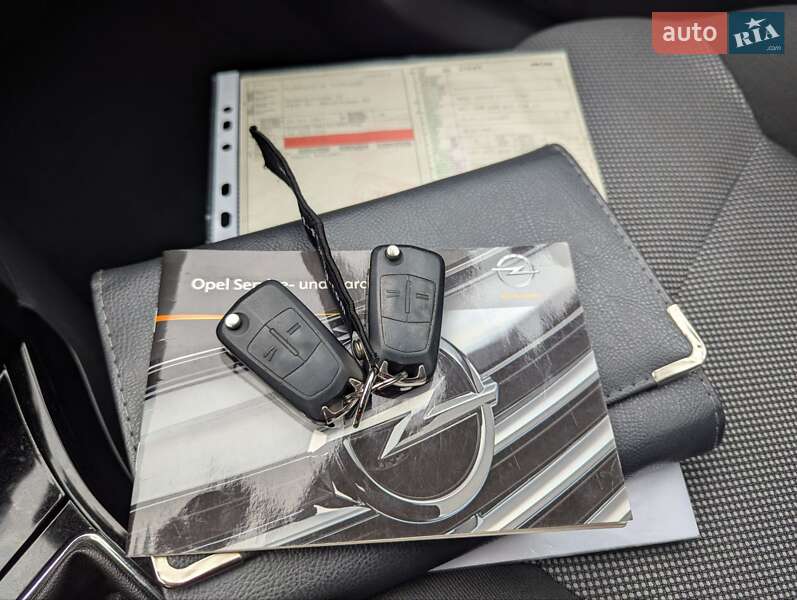 Универсал Opel Astra 2011 в Луцке