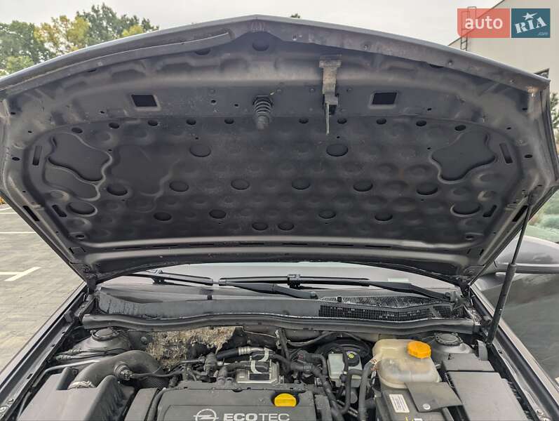 Универсал Opel Astra 2011 в Луцке