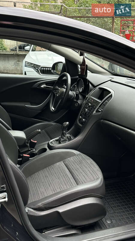 Хэтчбек Opel Astra 2015 в Киеве