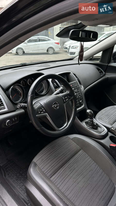 Хэтчбек Opel Astra 2015 в Киеве