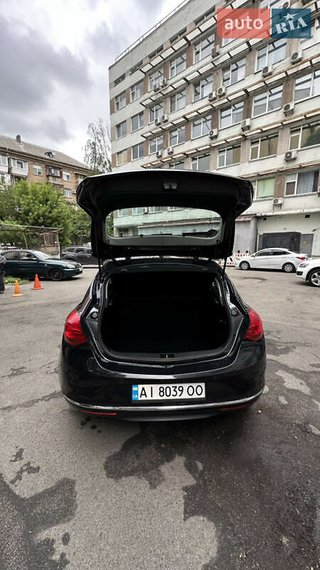 Хэтчбек Opel Astra 2015 в Киеве