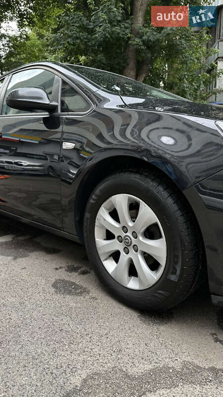 Хэтчбек Opel Astra 2015 в Киеве