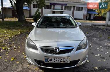 Хэтчбек Opel Astra 2012 в Александрие