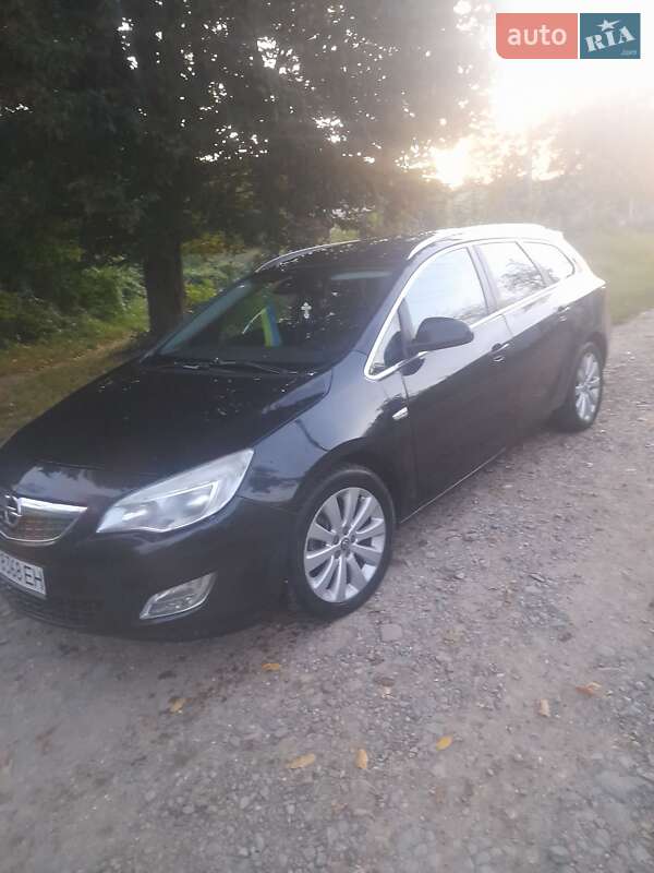 Універсал Opel Astra 2011 в Бориславі