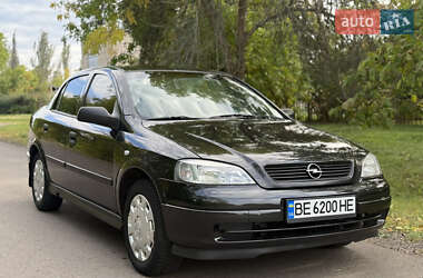 Седан Opel Astra 2007 в Новом Буге