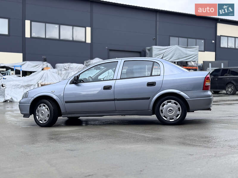 Седан Opel Astra 2009 в Киеве