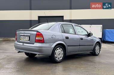 Седан Opel Astra 2009 в 