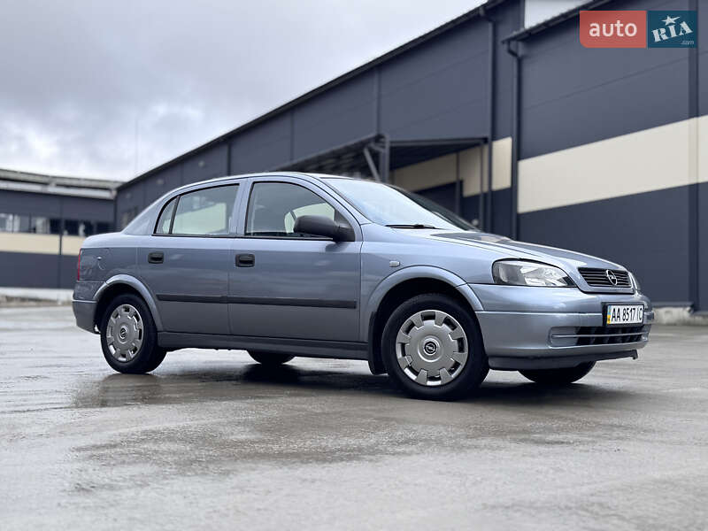 Седан Opel Astra 2009 в Киеве