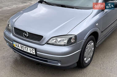 Седан Opel Astra 2009 в 
