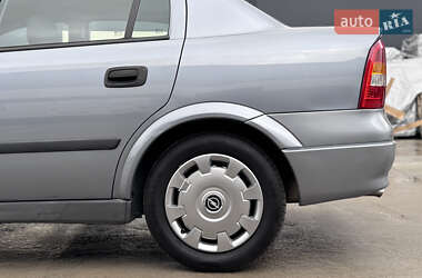Седан Opel Astra 2009 в 