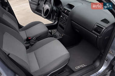 Седан Opel Astra 2009 в 