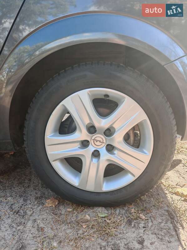 Универсал Opel Astra 2010 в Харькове