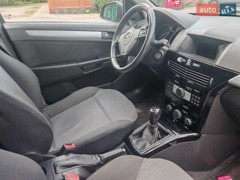 Универсал Opel Astra 2010 в Харькове