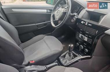 Универсал Opel Astra 2010 в 