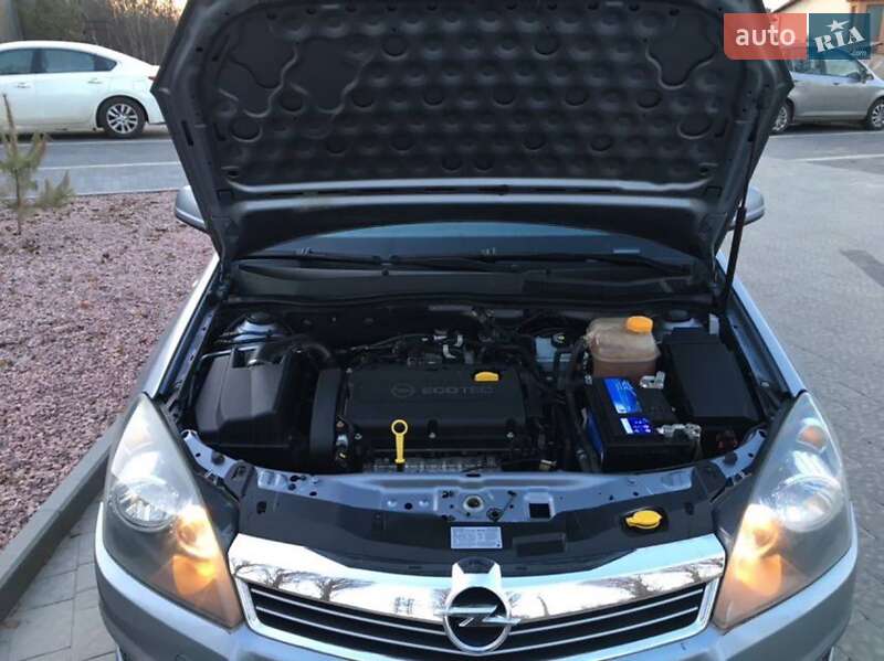 Универсал Opel Astra 2010 в Ровно