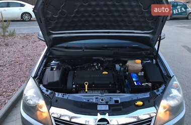 Универсал Opel Astra 2010 в 