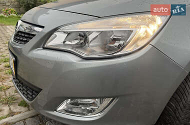Универсал Opel Astra 2012 в 