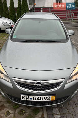 Универсал Opel Astra 2012 в 