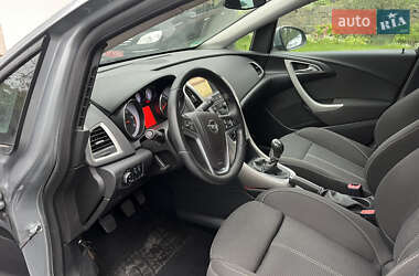Универсал Opel Astra 2012 в 