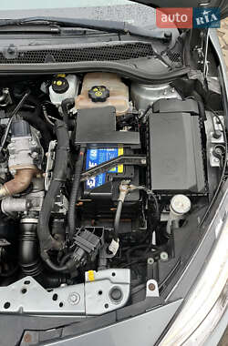 Универсал Opel Astra 2012 в 