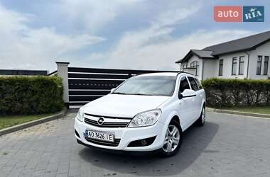 Універсал Opel Astra 2010 в Іршаві