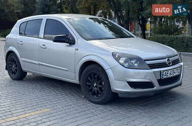 Хэтчбек Opel Astra 2005 в 
