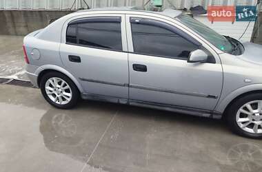 Хэтчбек Opel Astra 2000 в 