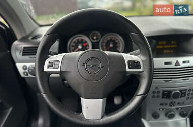 Хетчбек Opel Astra 2004 в  фото 29 Хетчбек Opel Astra 2004 в