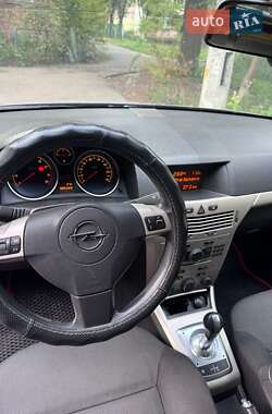 Хэтчбек Opel Astra 2007 в 