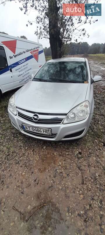 Хэтчбек Opel Astra 2009 в Брошневе-Осаде фото Хэтчбек Opel Astra 2009 в Брошневе-Осаде