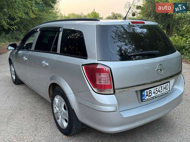 Универсал Opel Astra 2013 в Тульчине